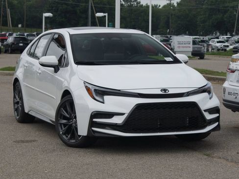 Used 2026 Toyota Corolla XSE FWD image 7