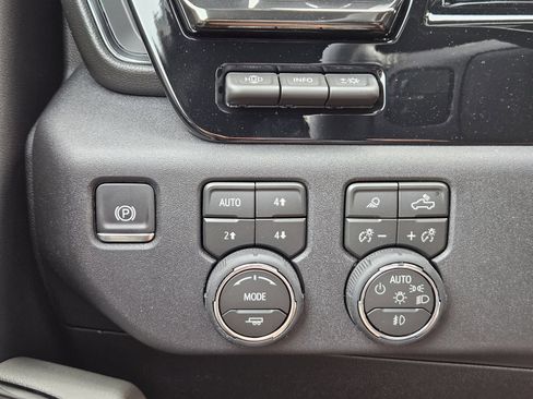 New 2026 Chevrolet Silverado 2500 ZR2 AWD/4WD image 23
