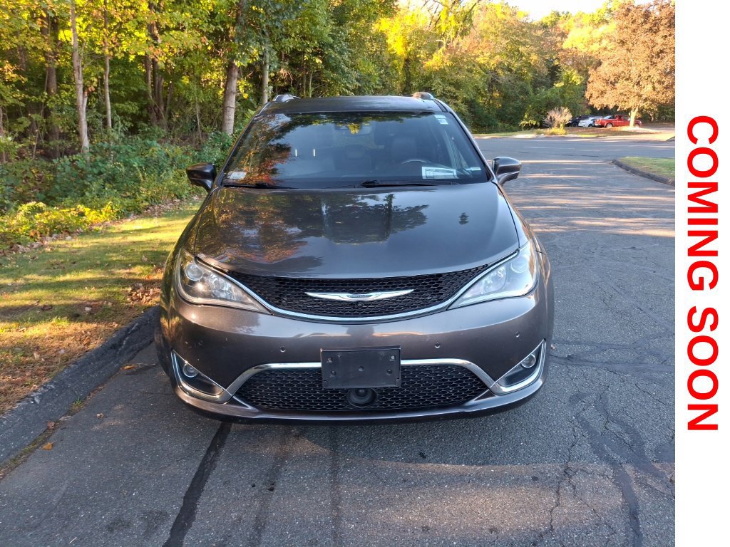 Used 2020 Chrysler Pacifica Touring-L FWD image 3