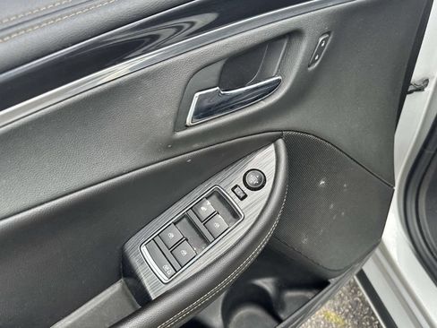Used 2019 Chevrolet Impala LT FWD image 16