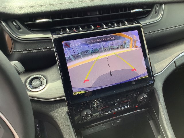 Used 2024 Jeep Grand Cherokee Limited RWD image 19
