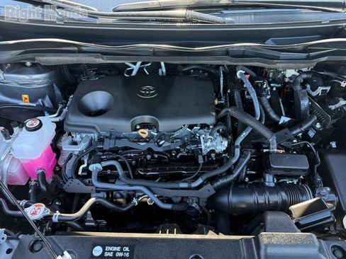 Used 2025 Toyota Sienna LE image 33