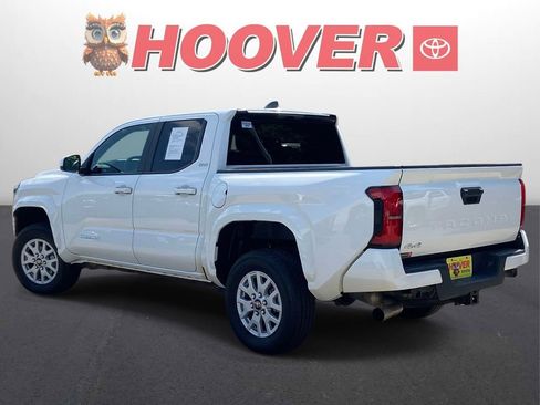 Used 2025 Toyota Tacoma SR5 AWD/4WD image 6