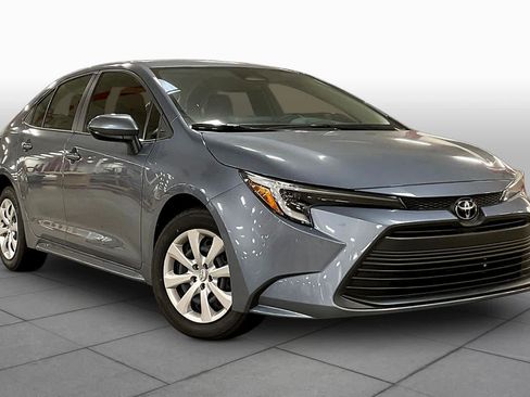 Used 2026 Toyota Corolla LE FWD image 3