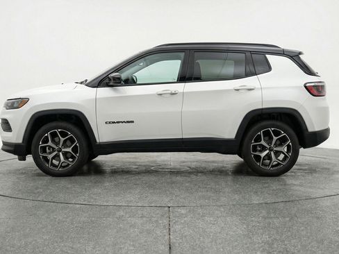 Used 2025 Jeep Compass Limited AWD/4WD image 5
