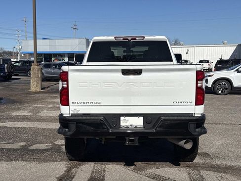 Used 2023 Chevrolet Silverado 2500 Custom w/ Custom Value Package image 6