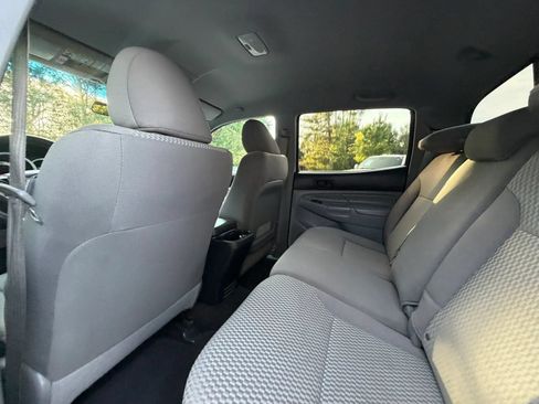 Used 2014 Toyota Tacoma PreRunner w/ SR5 Package RWD image 18