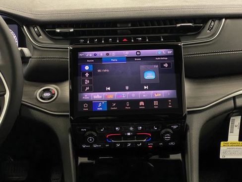 New 2025 Jeep Grand Cherokee Limited w/ Luxury Tech Group II AWD/4WD image 9