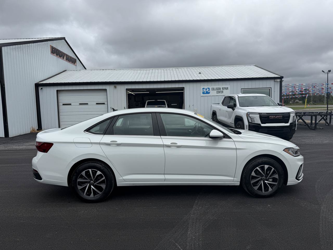 Used 2025 Volkswagen Jetta S FWD image 3