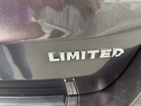 Used 2018 Jeep Grand Cherokee Limited w/ Luxury Group II image 9