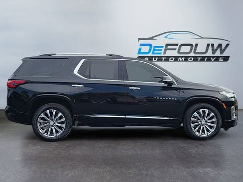 Used 2023 Chevrolet Traverse Premier image 2