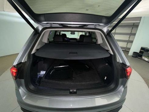 Used 2022 Volkswagen Tiguan SE AWD/4WD image 22