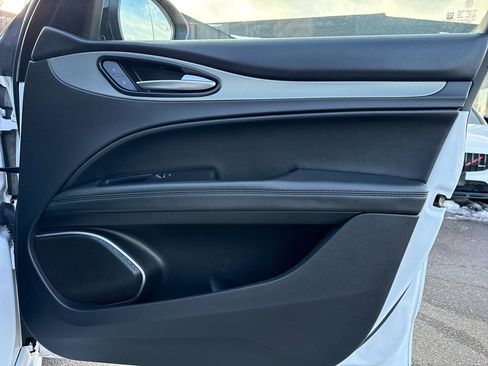 Used 2022 Alfa Romeo Stelvio Veloce image 36