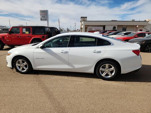 Used 2024 Chevrolet Malibu LT image 2