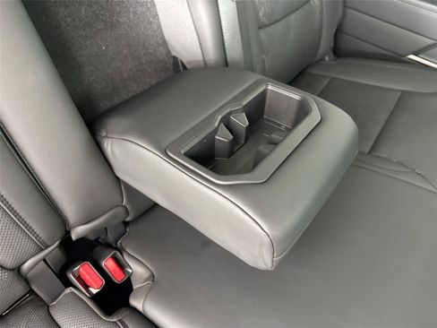 Used 2024 Toyota Tundra Limited AWD/4WD image 40
