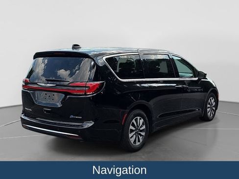 Used 2024 Chrysler Pacifica Limited FWD image 4