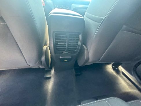 Used 2017 Ford Escape SE w/ SE Cold Weather Package AWD/4WD image 18