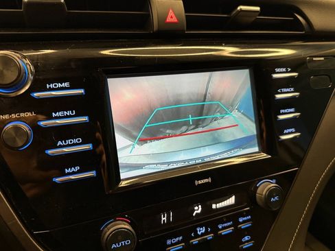 Used 2020 Toyota Camry SE image 12