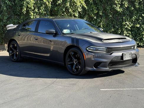 Used 2018 Dodge Charger R/T RWD image 3