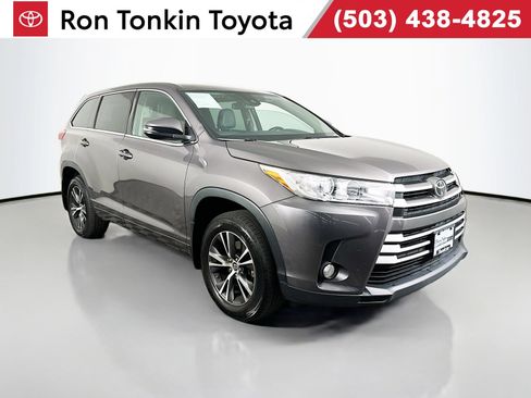 Used 2017 Toyota Highlander Plus AWD/4WD image 1