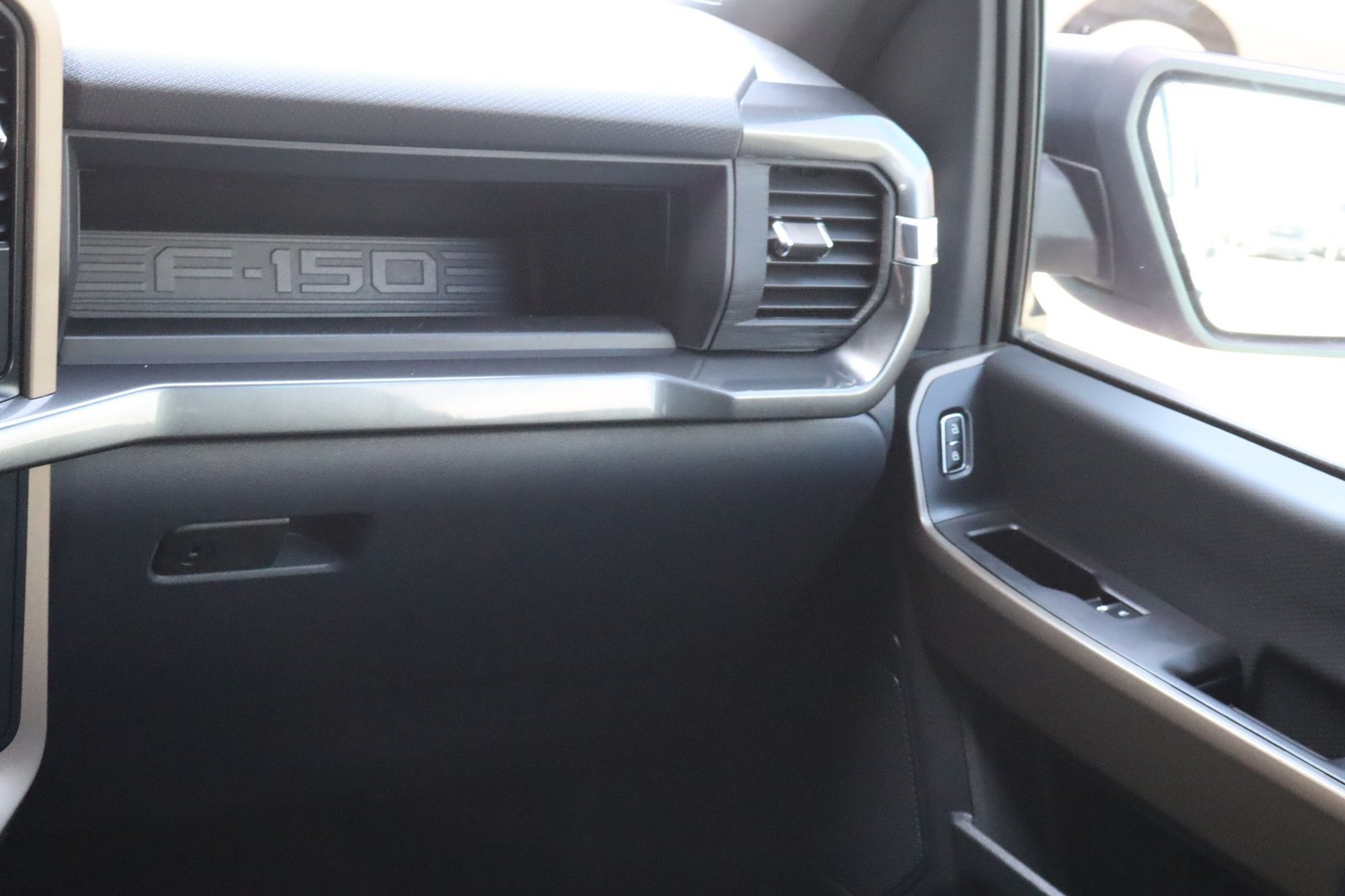 Used 2024 Ford F150 STX w/ Equipment Group 201A FX4 AWD/4WD image 32