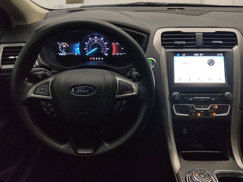 Used 2018 Ford Fusion SE w/ Fusion SE Technology Package FWD image 22