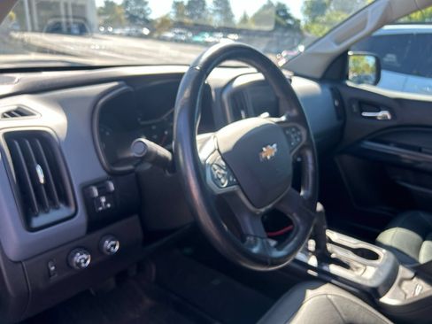 Used 2021 Chevrolet Colorado Z71 w/ Safety Package AWD/4WD image 7