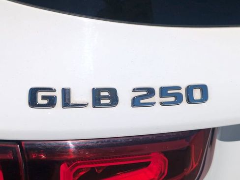 Used 2021 Mercedes-Benz GLB 250 GLB 250 image 30