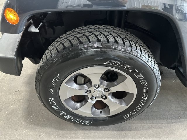 Used 2018 Jeep Wrangler Sahara w/ Connectivity Group AWD/4WD image 23