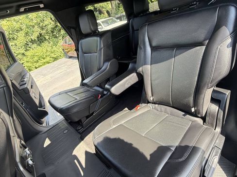 Used 2020 Ford Expedition XLT w/ Equipment Group 202A AWD/4WD image 26