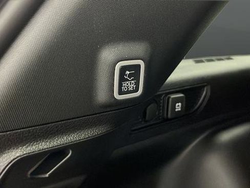 Used 2024 Jeep Grand Cherokee Limited w/ Black Appearance Package image 32