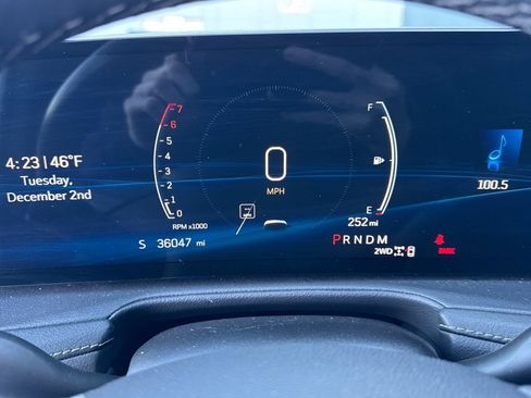 Used 2024 Cadillac XT4 Premium Luxury image 4