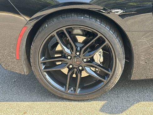 Used 2019 Chevrolet Corvette Stingray Coupe w/ Carbon Flash Badge Package RWD image 15