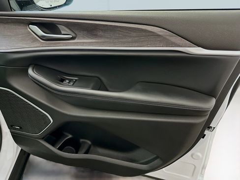 Used 2022 Jeep Grand Cherokee Limited 4xe image 35