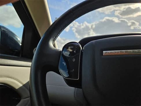 Used 2020 Land Rover Range Rover Evoque SE image 26