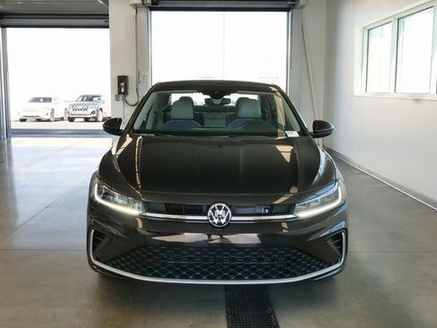 New 2025 Volkswagen Jetta SE image 2