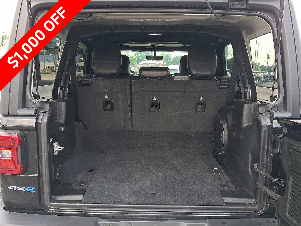 Used 2023 Jeep Wrangler Unlimited Sahara w/ Dual Top Group AWD/4WD image 29