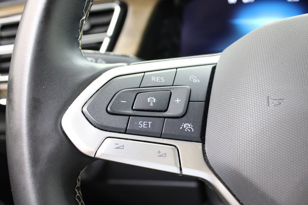 Used 2025 Volkswagen Atlas SE AWD/4WD image 26