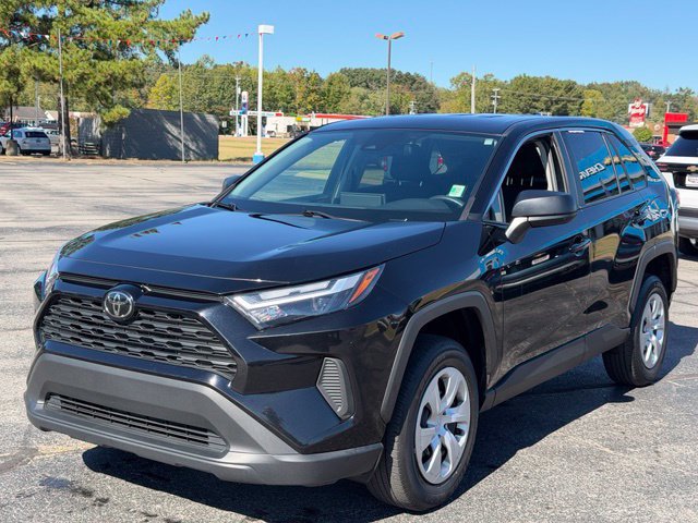 Used 2025 Toyota RAV4 LE AWD/4WD image 5