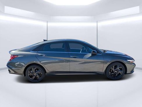 New 2026 Hyundai Elantra SEL Sport Premium FWD image 2