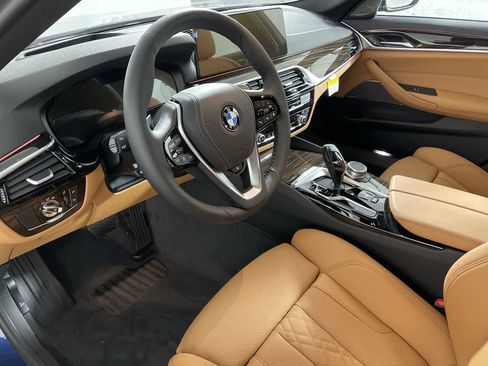 Used 2022 BMW 530i xDrive w/ Premium Package image 12