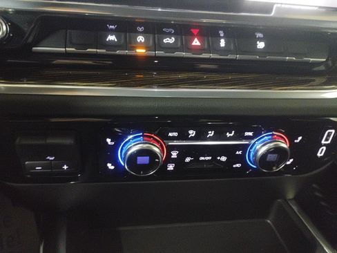 Used 2025 GMC Sierra 1500 Elevation image 13