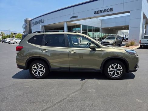 Used 2024 Subaru Forester Premium AWD/4WD image 3