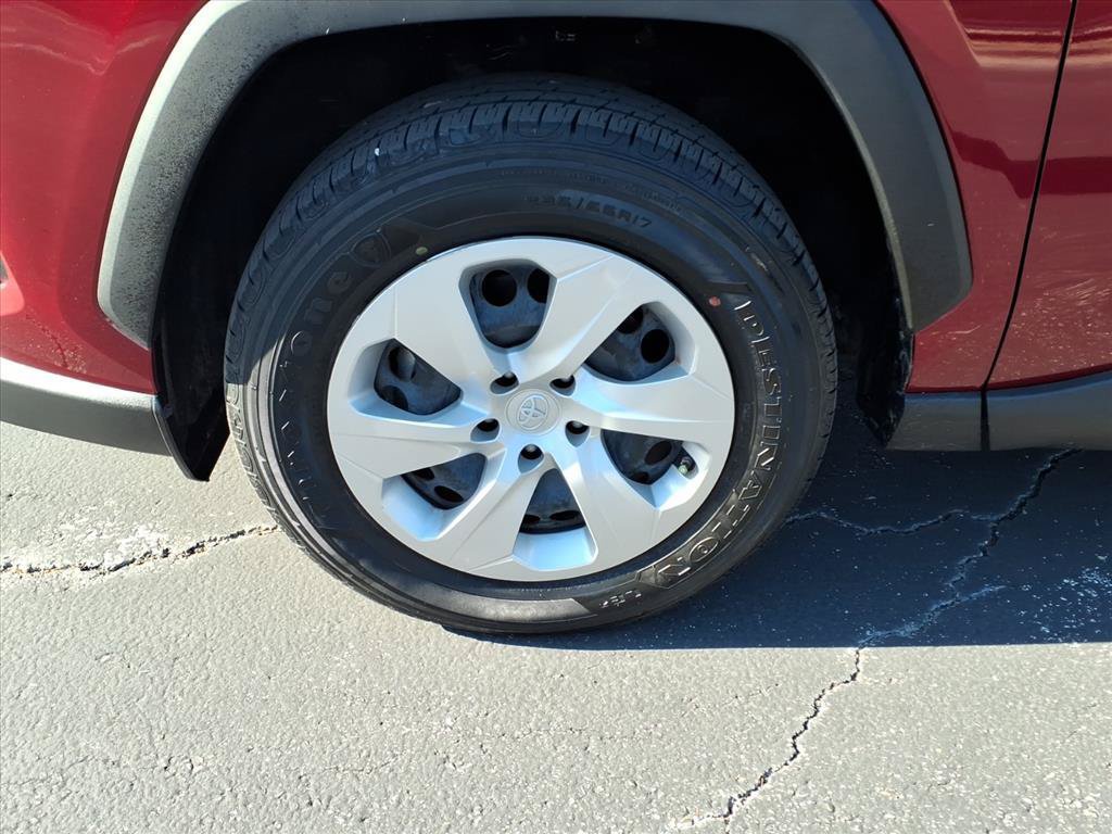 Used 2021 Toyota RAV4 LE FWD image 15