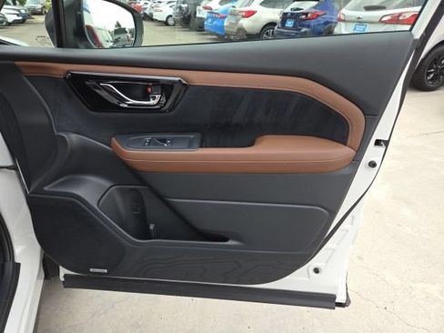Used 2025 Subaru Forester Touring AWD/4WD image 28