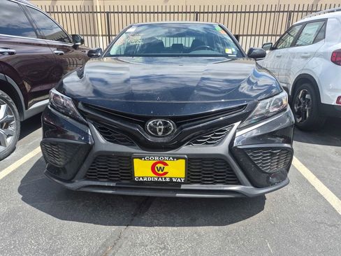 Used 2024 Toyota Camry SE FWD image 3