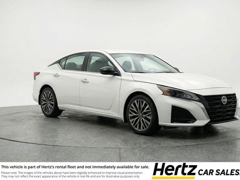 Used 2025 Nissan Altima 2.5 SV image 1