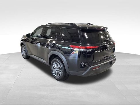 Used 2025 Nissan Pathfinder SV image 9