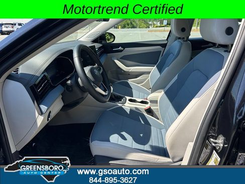Used 2025 Volkswagen Jetta SE FWD image 11