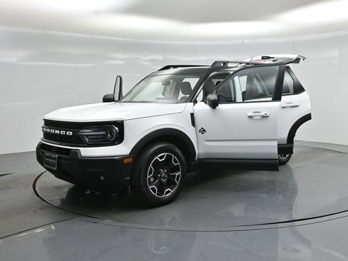 Used 2025 Ford Bronco Sport Outer Banks w/ Outer Banks Tech Package+ AWD/4WD image 32
